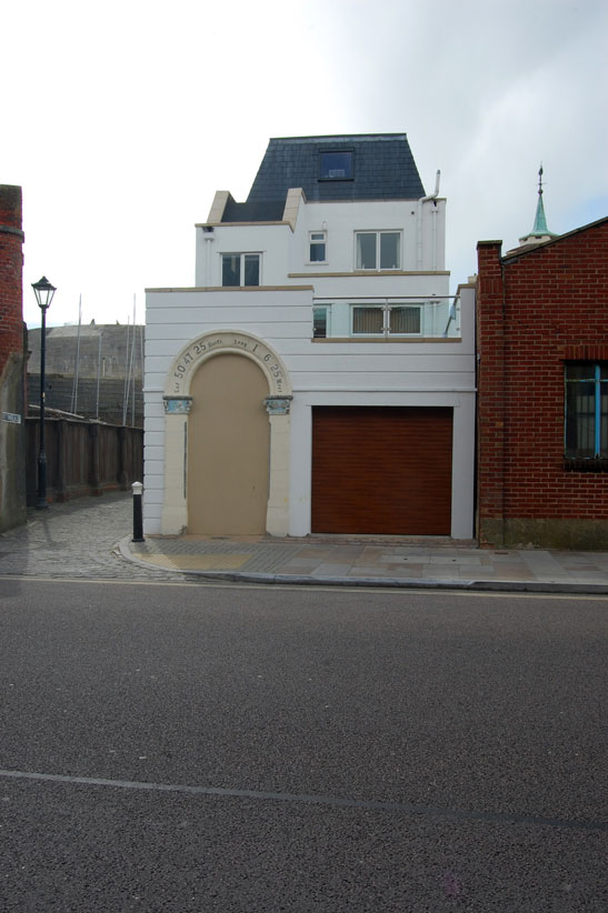 Lat 50 degrees 47' 25